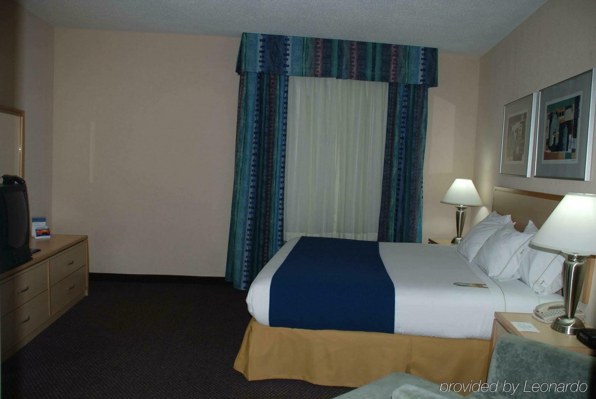 Holiday Inn Express Hotel & Suites San Antonio - Rivercenter Area By Ihg Номер фото